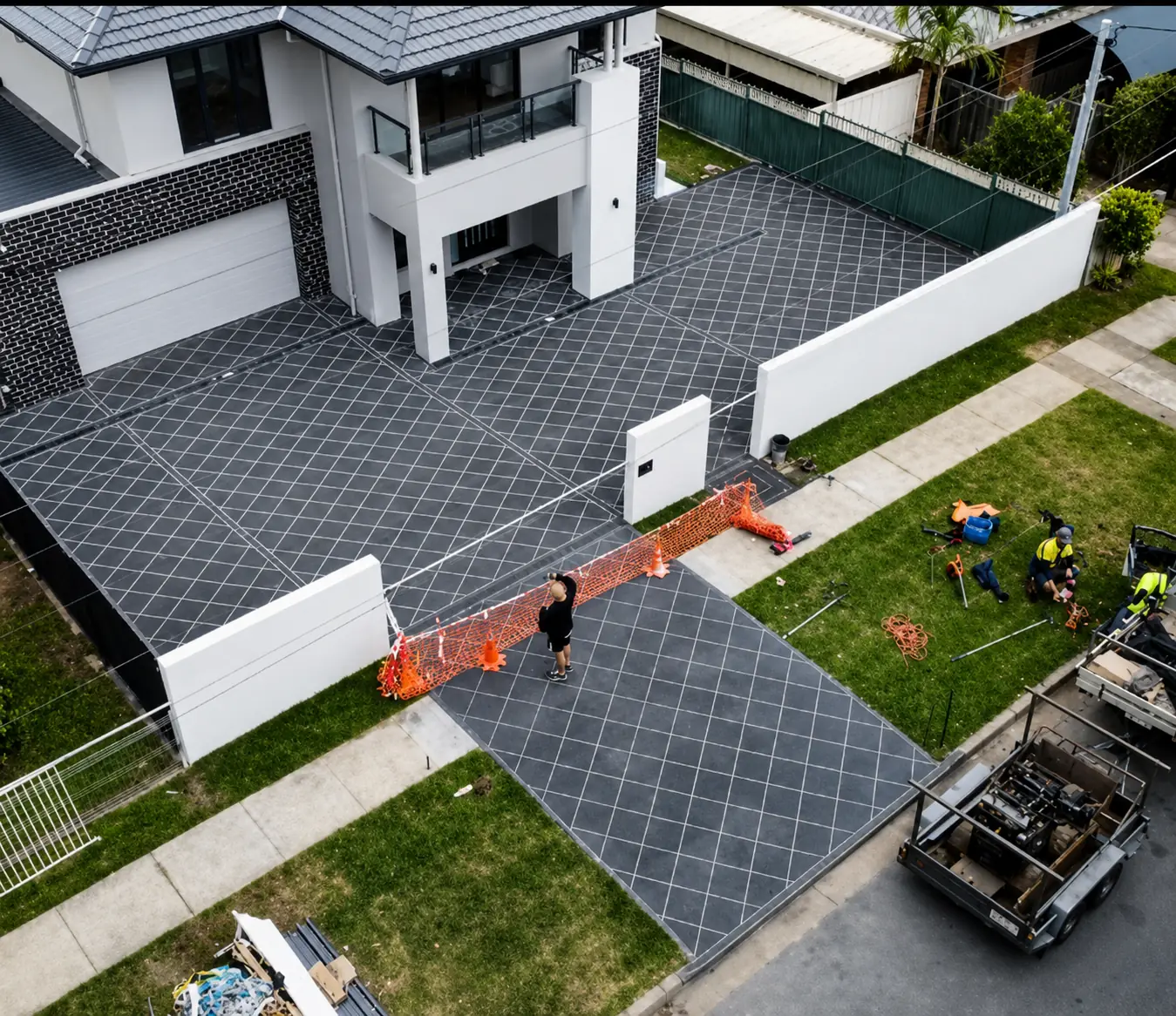 Patterned driveway — Charcoal, diamond pattern