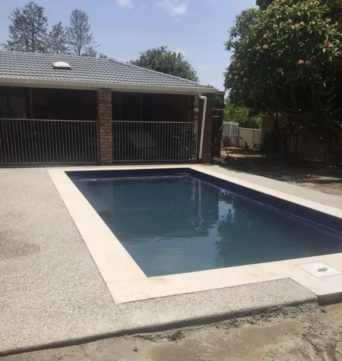 Pool surround — Exposed aggregate